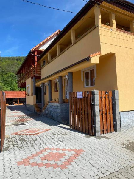 Rajni Panzió, Rezerwuj Pensjonat Tanie Hotele w Praid