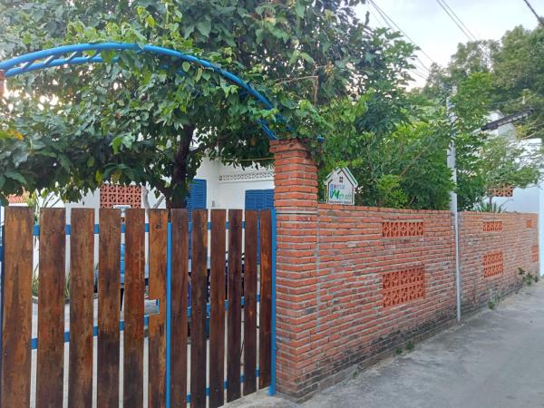 Homestay Miền Biển Vĩnh Hy 2, Rezerwuj Pokój u miejscowych Hotele w Ninh Thuan z parkingiem, Parking
