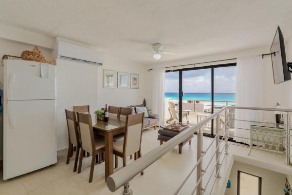 Cancun Hotel Zone -2 BR Beachfront, Bright and Spacious, Rezerwuj Apartament Hotele w Quintana Roo z Basenem, Basen