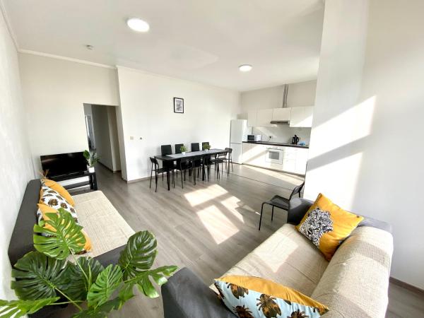 Apartments Plantin 3 sleeping rooms 2 bathrooms., Rezerwuj Apartament Centrum Antwerpii 