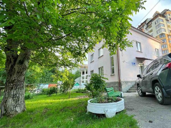 Готель-хостел " Нафтуся", Rezerwuj Hotel Hotele w Lwów z parkingiem, Parking