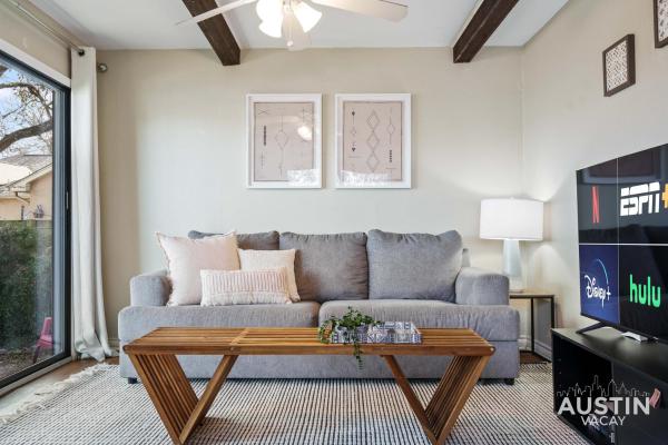 Walk to Zilker Patio w a View Elevated Balcony, Rezerwuj Dom wakacyjny Austin Greater Austin, w pobliżu Lamar Beach