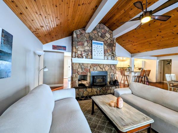 Cozy Escape, Kawarthas Cottage With Sauna, Rezerwuj Dom wakacyjny Buckhorn Kawartha and Northumberland
