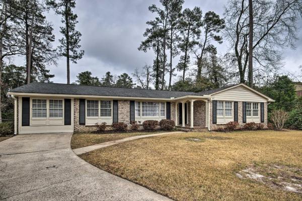 7 Mi to Augusta Riverwalk: Home w/ Yard!, Rezerwuj Hotel Hotele w Georgia z Parkingiem, Parking