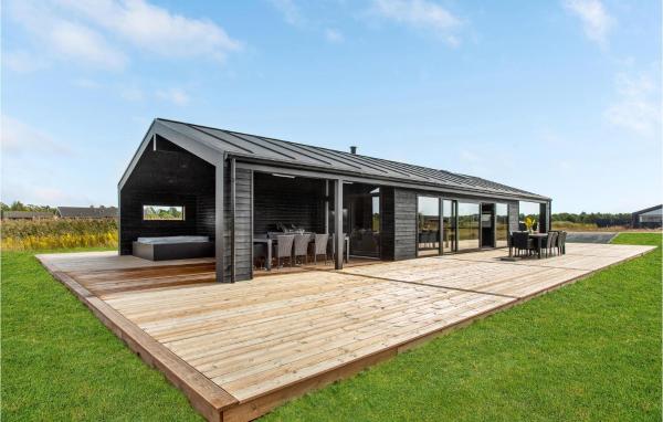Stunning Home In Jerup With Wifi, Rezerwuj Dom wakacyjny Hotele w Vestjylland z Parkingiem, Parking
