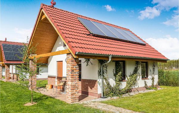 Awesome Home In Gubin With Sauna, Rezerwuj Dom wakacyjny Gubin 