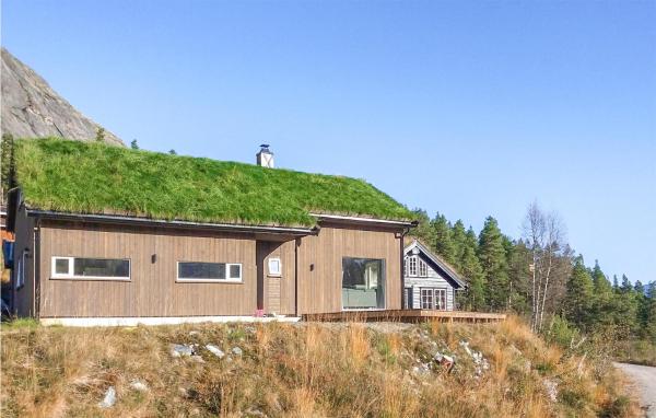 4 Bedroom Lovely Home In Rysstad, Rezerwuj Hotel Rysstad 