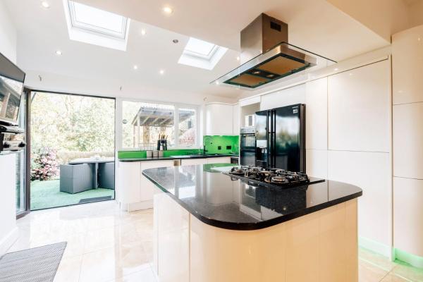Luxury Unique Townhouse with Hottub & Pizza Oven, Rezerwuj Willa Bolton Greater Manchester