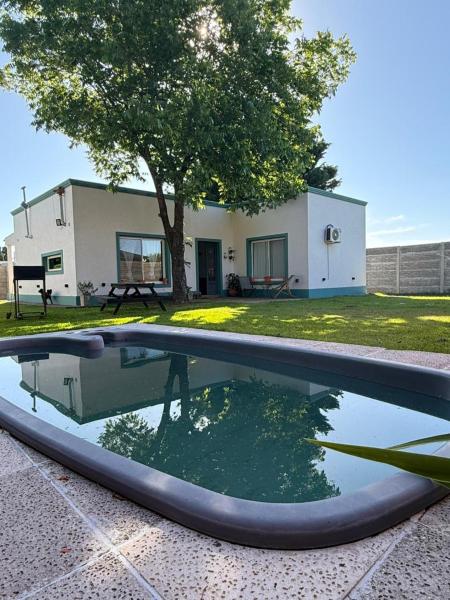 Casona alegre con pileta y patio, Rezerwuj Dom wakacyjny Hotele w Buenos Aires z basenem, Basen