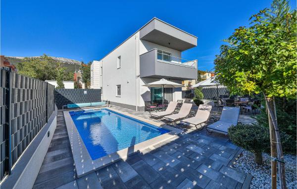 Cozy Home In Kastel Stari, Rezerwuj Dom wakacyjny Hotele w Split-Dalmatia County z Basenem, Basen