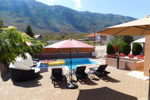 Holiday home Jass near Makarska, Rezerwuj Willa Hotele w Split-Dalmatia County z basenem, Basen