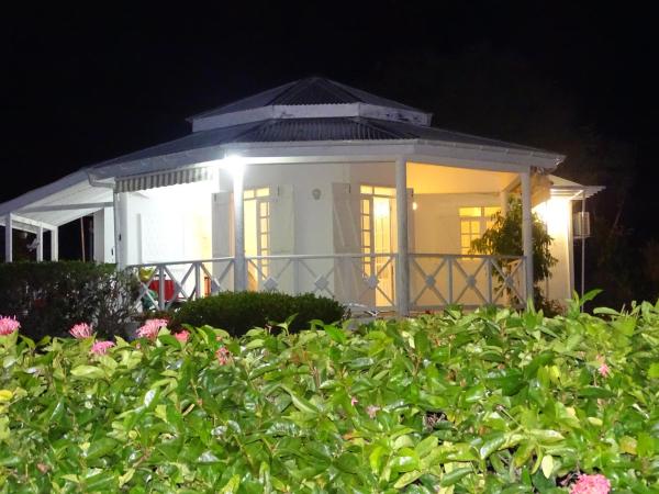 La villa les palmiers simplicité convivialité, Rezerwuj Dom wakacyjny Hotele w Grande-Terre z basenem, Basen