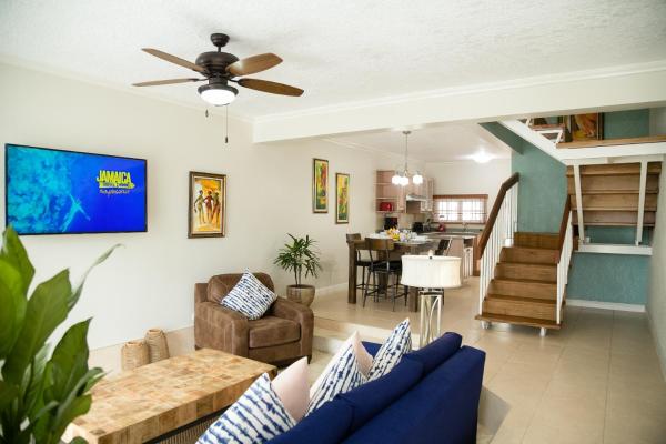 Choose To Be Happy at Surbiton Square - Two Bedroom Townhouse, Rezerwuj Willa Domy Wakacyjne w Kingston, Domek