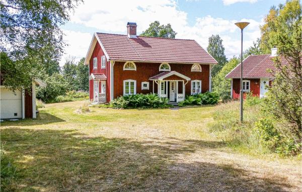 Beautiful Home In Lammhult With Sauna, Rezerwuj Dom wakacyjny Lammhult 