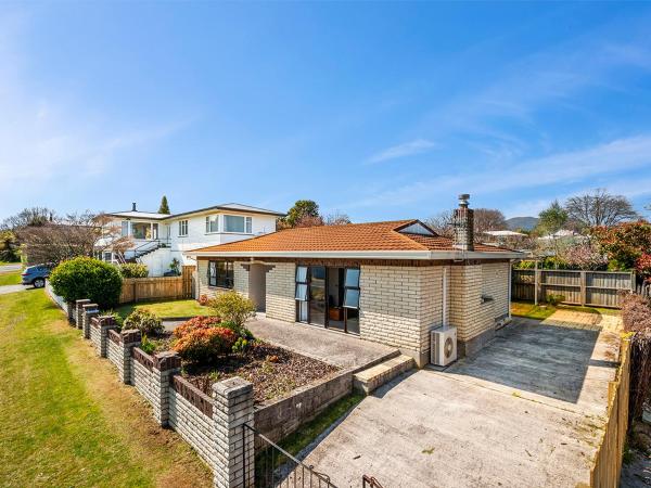 Heathcote Cottage - Taupo Holiday Home, Rezerwuj Dom wakacyjny Taupo Lake Taupo