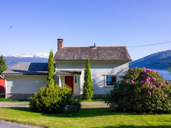 Holiday Home Tantestova by Interhome, Rezerwuj Dom wakacyjny Balestrand Vestland