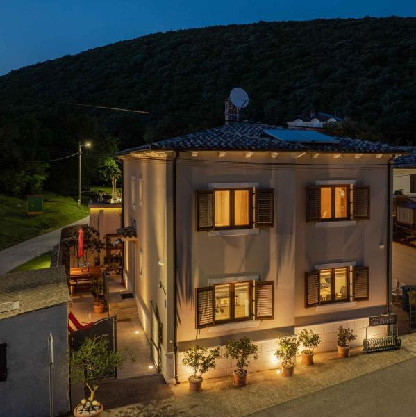 Holiday home in Krnica - Istrien 38131, Rezerwuj Dom wakacyjny Hotele w Krnica z parkingiem, Parking