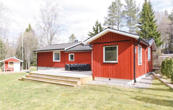 Nice Home In Lilla Edet With Wifi, Rezerwuj Dom wakacyjny Hotele w Halland z Parkingiem, Parking