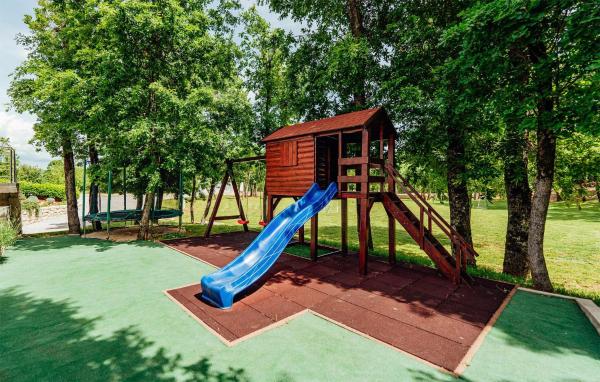 Beautiful Home In Poljica Imotska, Rezerwuj Dom wakacyjny Hotele w Margete z Basenem, Basen