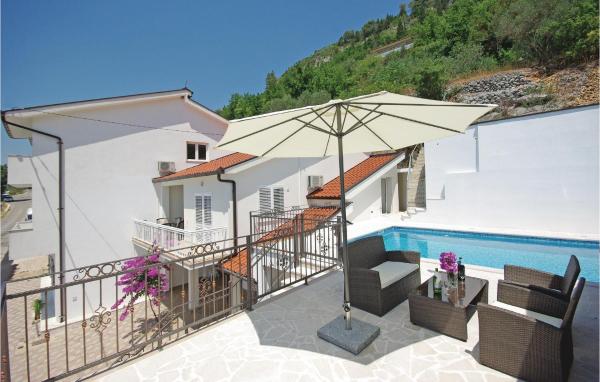 Four-Bedroom Holiday Home In Veliki Prolog, Rezerwuj Dom wakacyjny Hotele w Veliki Prolog z Basenem, Basen
