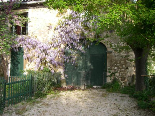 Maison charmante avec terrasse et jardin à Noves, Rezerwuj Dom wakacyjny Noves Carros