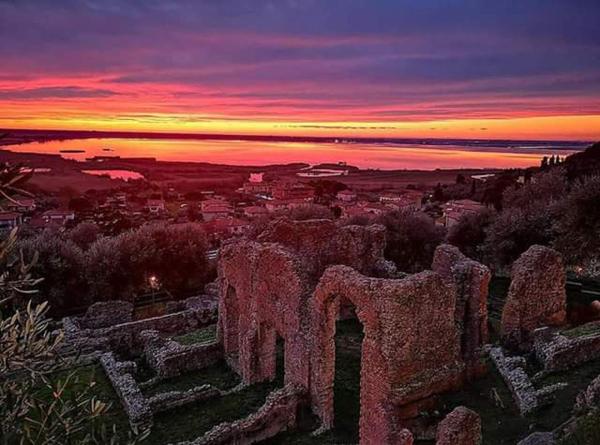 CA MENEGHETTI, Rezerwuj Willa Hotele w Massaciuccoli z basenem, Basen