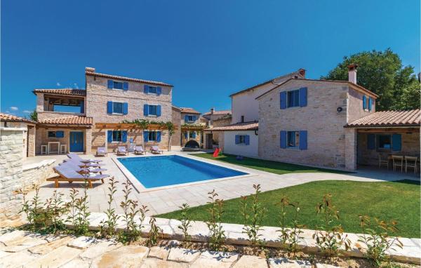 Nine-Bedroom Holiday Home In Bokordici, Rezerwuj Dom wakacyjny Hotele w Bokordići z basenem, Basen