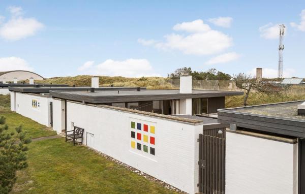 Three-Bedroom Holiday Home In Pandrup, Rezerwuj Dom wakacyjny Hotele w Vestjylland z Parkingiem, Parking