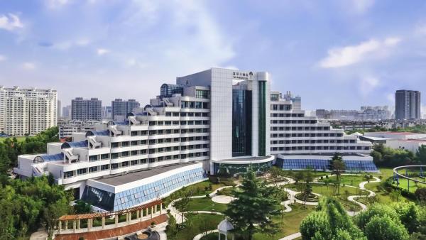潍坊富华大酒店a座, Rezerwuj Hotel Hotele w Shandong z Basenem, Basen