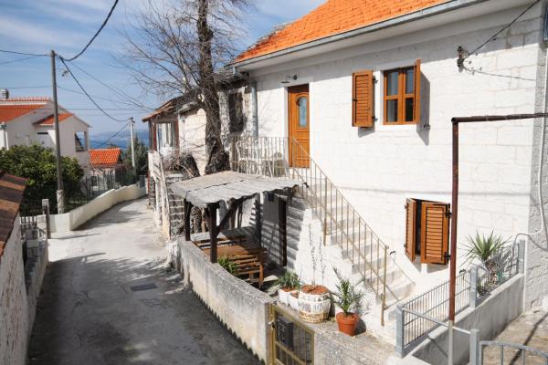 Holiday house with WiFi Okrug Gornji, Ciovo - 5253, Rezerwuj Dom wakacyjny Hotele w Split-Dalmatia County z parkingiem, Parking