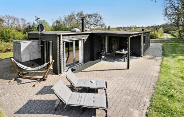 Amazing Home In Løgstør With Kitchen, Rezerwuj Dom wakacyjny Hotele w Vestjylland z Parkingiem, Parking