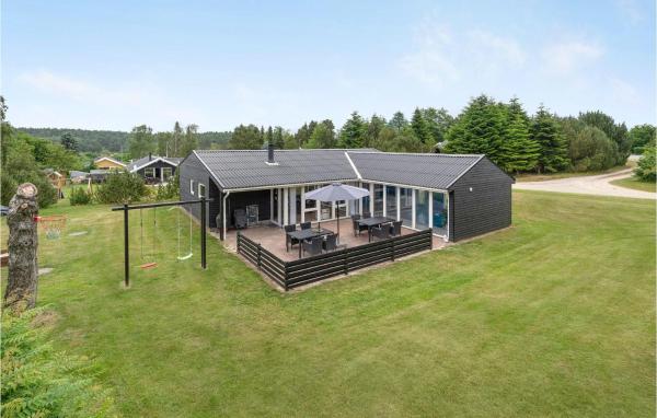 Stunning Home In Ebeltoft With Kitchen, Rezerwuj Dom wakacyjny Ebeltoft Midtjylland