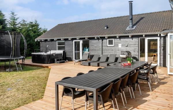 Nice Home In Idestrup With Sauna, Rezerwuj Dom wakacyjny Marielyst Falster