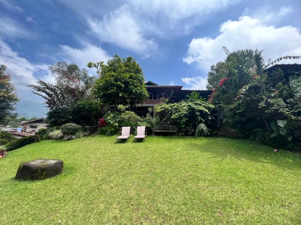 Log Cabin Mountain View Tugu Selatan Cisarua, Rezerwuj Willa Hotele SPA w Campaka, SPA