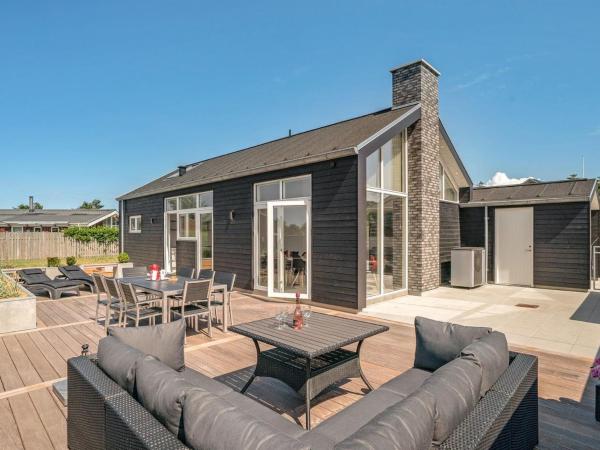 Holiday Home Erk - 700m from the sea by Interhome, Rezerwuj Dom wakacyjny Hotele w Vestjylland z Parkingiem, Parking
