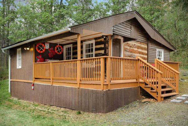 Creekside Cabin w Hot Tub, Fire Pit, Grill, WiFi!, Rezerwuj Chalet Basye Wirginia