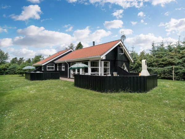 Holiday Home Hemming - from the sea by Interhome, Rezerwuj Dom wakacyjny Hotele w Vestjylland z Parkingiem, Parking