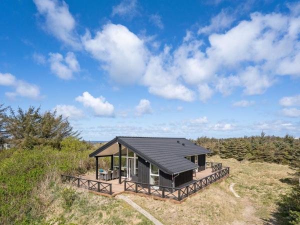 Holiday Home Tayara - 300m from the sea by Interhome, Rezerwuj Dom wakacyjny Hotele w Vestjylland z Parkingiem, Parking