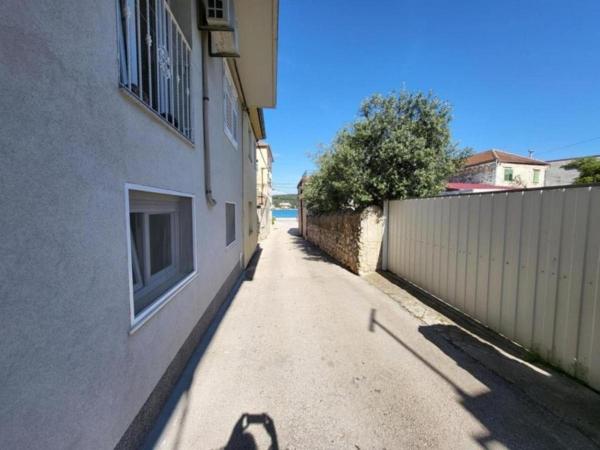 Apartments by the sea Tisno, Murter - 22006, Rezerwuj  Tijesno 