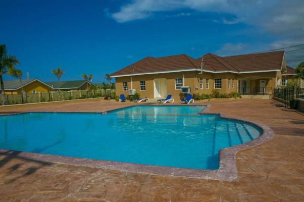 J Ochi ApartHotel, Rezerwuj  Hotele w Ocho Rios Coast z basenem, Basen