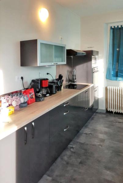 Maison spacieuse à Montsalvy avec grand jardin et terrasse, Rezerwuj Dom wakacyjny Montsalvy Owernia