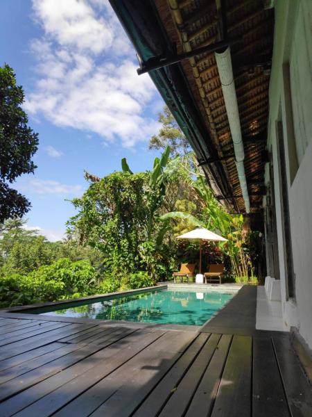 Villa Damai Shanti, Rezerwuj  Hotele w Bali z Parkingiem, Parking