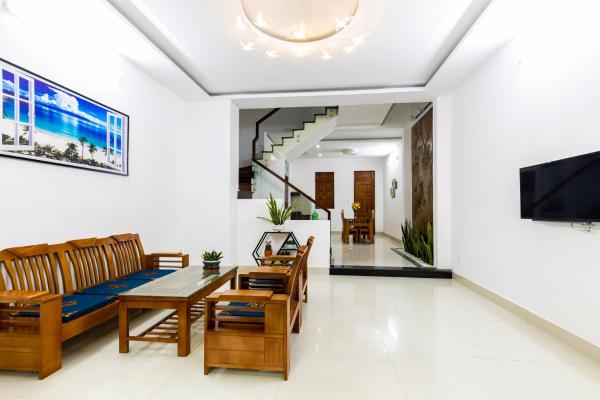 Simple House Near My Khe Beach and Night Street, Rezerwuj Dom wakacyjny Da Nang 