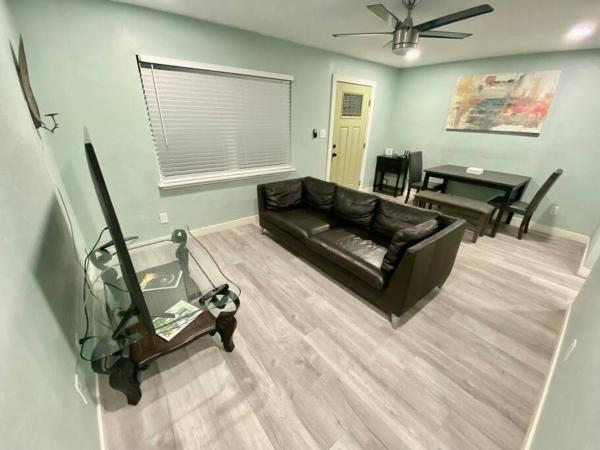 Serene renovated oasis near downtown area, Rezerwuj Dom wakacyjny Gainesville Floryda