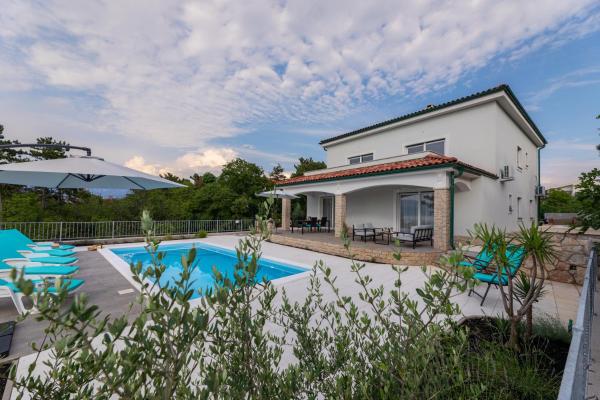 Villa Gloria, Rezerwuj  Hotele w Kvarner Islands z Basenem, Basen