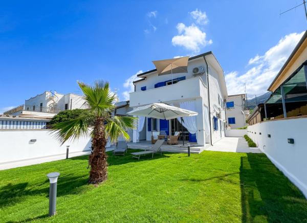Villa Marisa - Villa di Lusso Fronte Spiaggia, Rezerwuj  Cittadella del Capo Kalabria