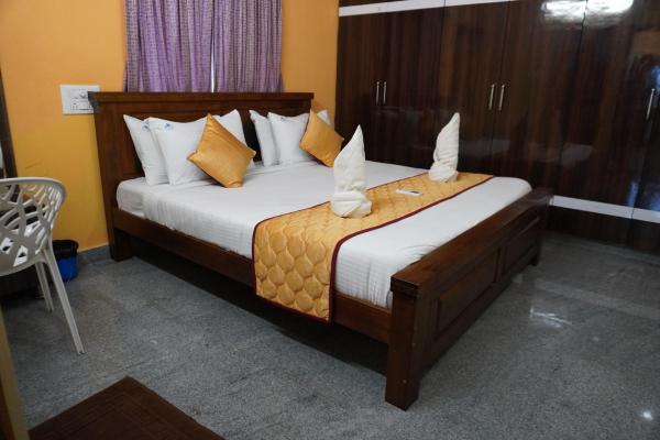 TIRUMALA PREMIUM HOME STAY, Rezerwuj Hotel Hotele w Andhra Pradesh z parkingiem, Parking