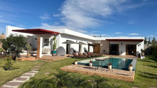 Villa Ehzzara piscine chauffée, Rezerwuj  Hotele w Marrakech-Tensift-Haouz z basenem, Basen