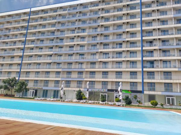 BLAXY Resort STEFI, Rezerwuj  Hotele w Constanta z Basenem, Basen