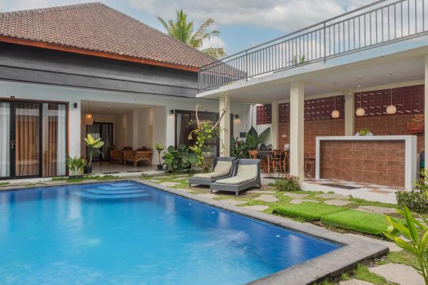 Villa Ratu Ayu, Rezerwuj  Hotele w Gianyar z parkingiem, Parking